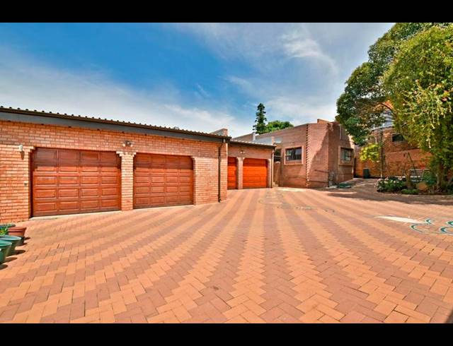 5 BEDROOM HOUSE FOR SALE IN GLENVISTA